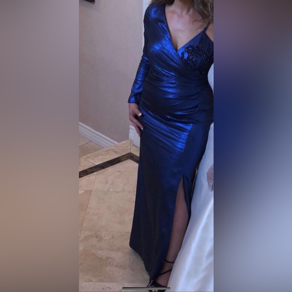 Very elegant dress size M wear one time